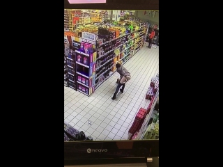 lady pee at supermarket